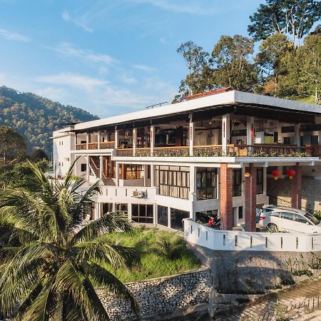 Ellin Forest Karaoke & Pool Resort Bukit Tinggi Bentong Eksteriør billede